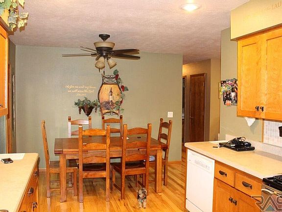 5th image of 513 Central Ln