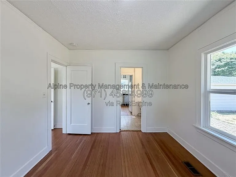 6425 N Curtis Ave — Photo 11