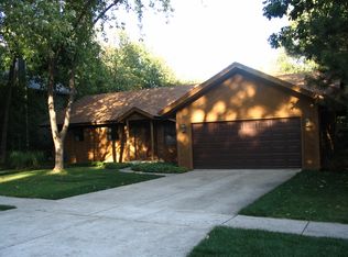 2909 Two Paths Dr, Woodridge, IL 60517