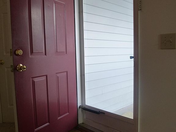 5th image of 127 W Victoria Court #D