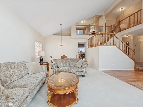 3rd image of 2902 Twin Falls Dr