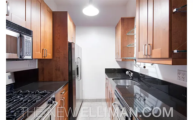 Sold by Douglas Elliman | media 18