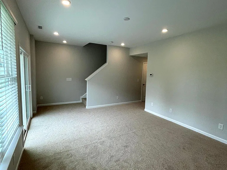 1036 Commack Dr — Photo 43