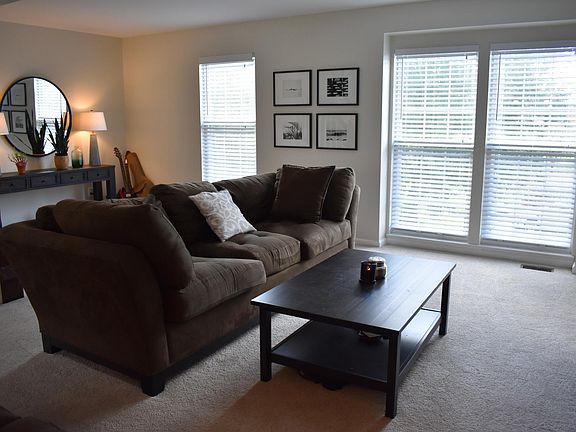 4th image of 263 Sloan Ct
