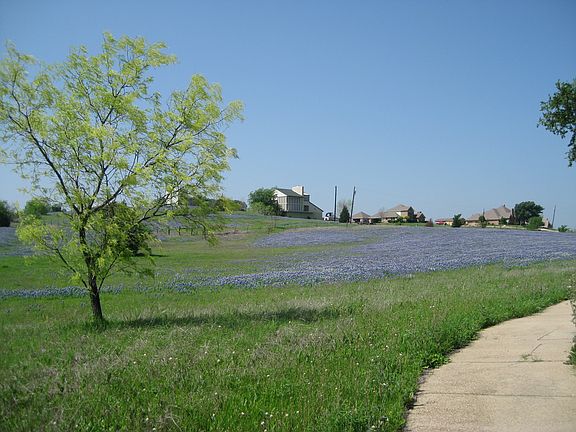 2nd image of 201 Crescent View Dr