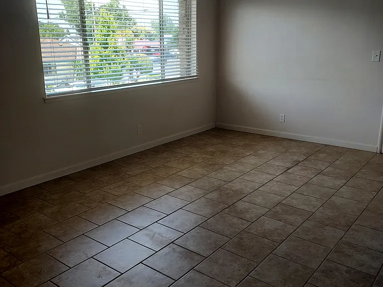 500 King Ave #7 — Photo 4