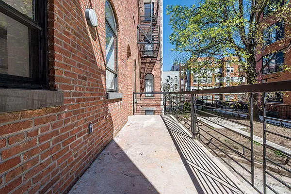 Rented by Nooklyn NYC LLC | media 19