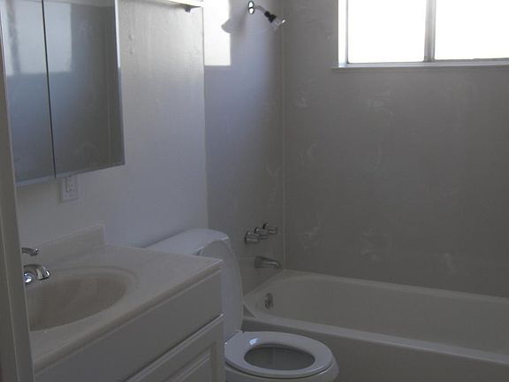 4th image of 434 E 17th St APT 204