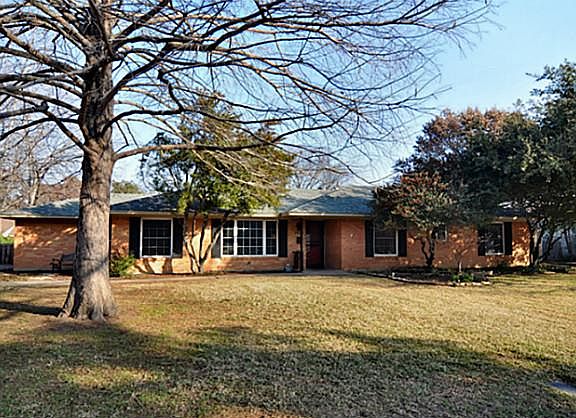 2nd image of 3015 Lavita Ln