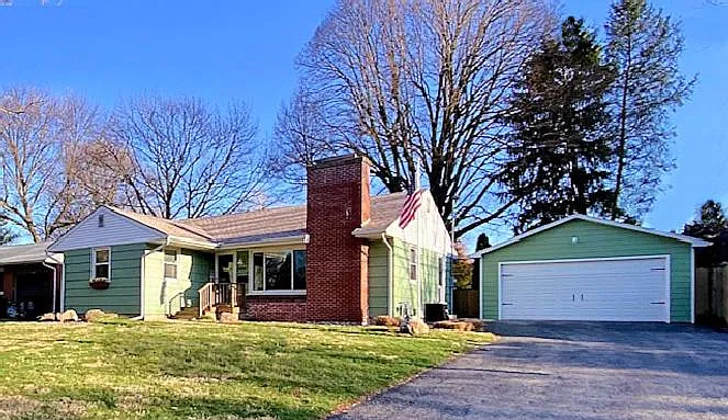 1203 W Clark St photo 1