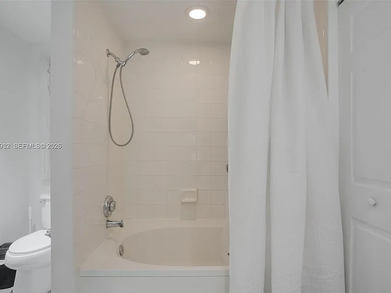 3145 NE 184th St #5102 — Photo 24