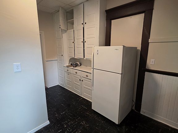 3rd image of 662 W 9th St #11389868