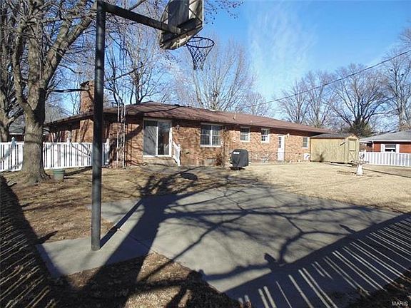 5th image of 24 Black Oak Dr