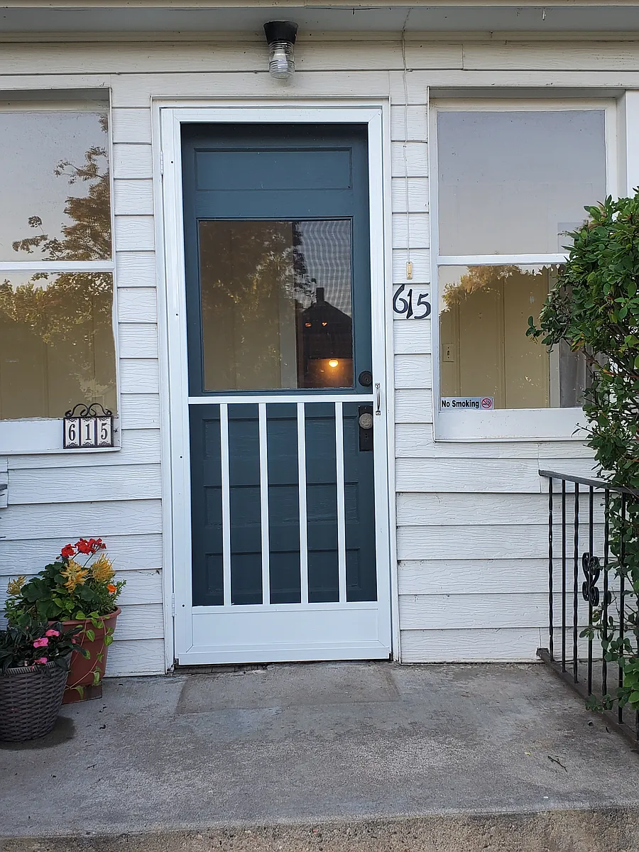 Building Photo - 615 Elm St