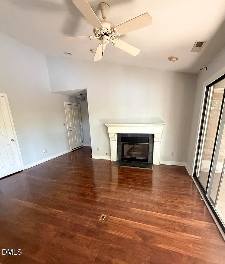 2 bed, 2.0 bath, 1204 sqft, $1,600 — Photo 2