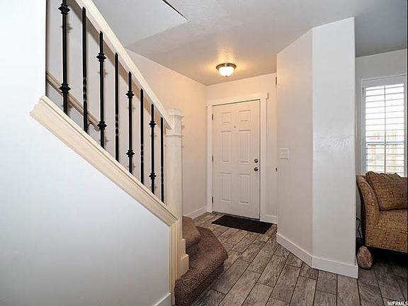 4th image of 181 W Carrick Dr