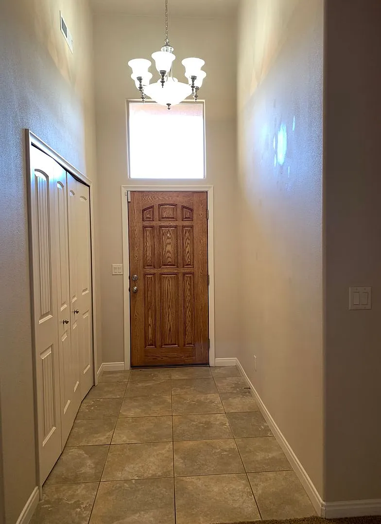 Lovely 3-BR Home in Estrella off Snow Canyon Parkway — Photo 2