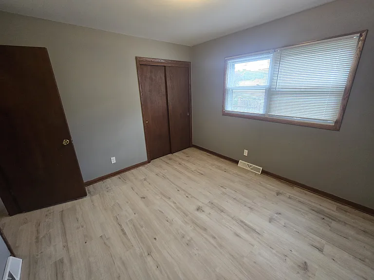 3477 S Kansas Ave — Photo 25