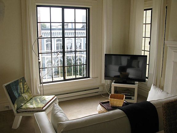2nd image of 459 Ashbury St