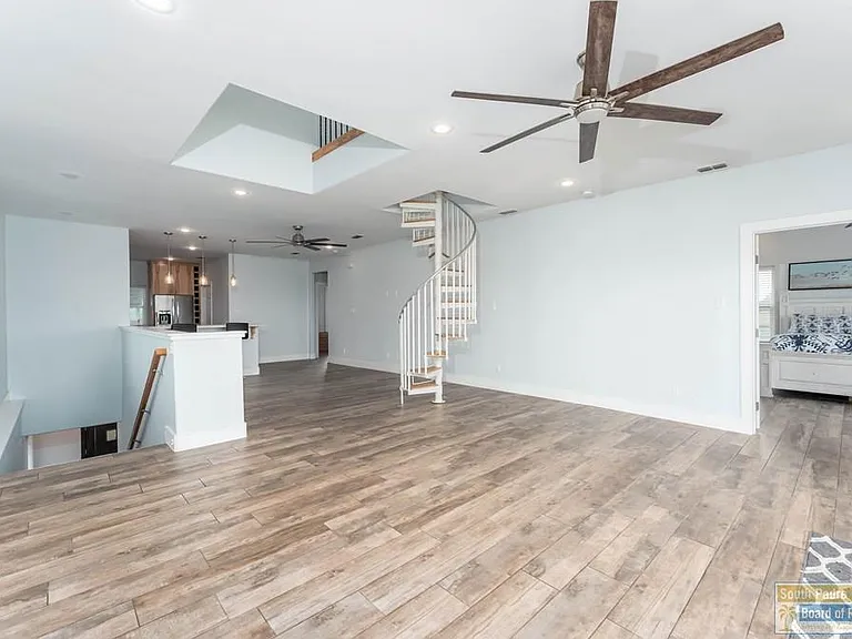 133 Oleander Dr — Photo 12