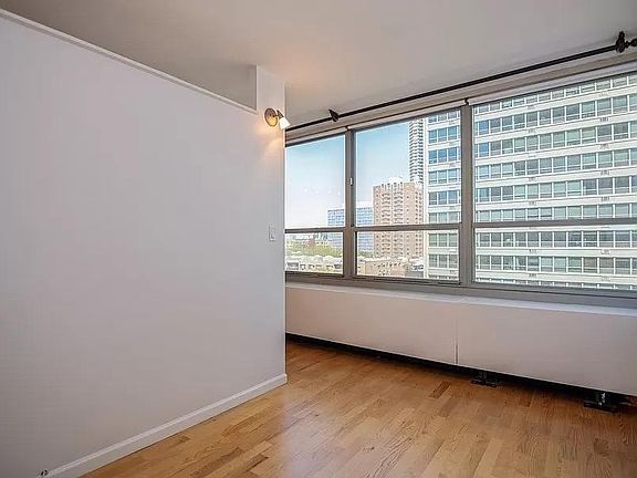 4th image of 3550 N Lake Shore Dr APT 711