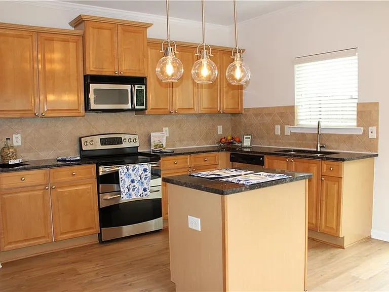 2059 Liberty Ct NW — Photo 10
