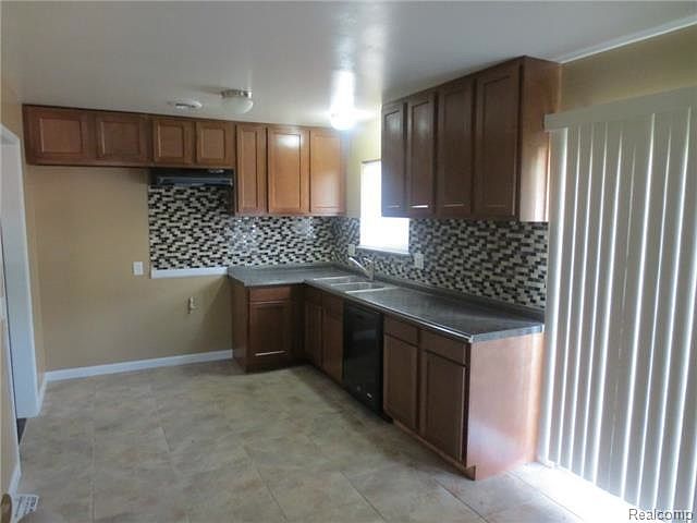 2nd image of 32762 Comanche St