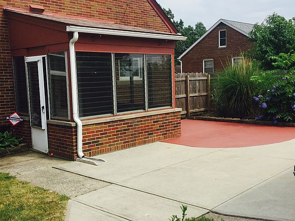 3rd image of 3302 Oakdale Ave