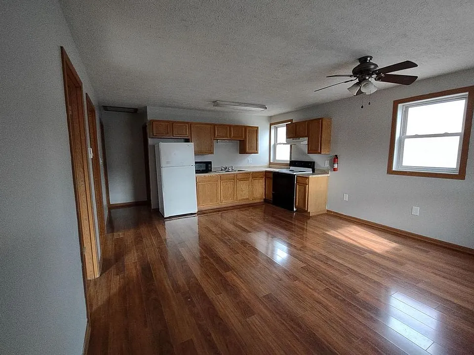 133 E Mechanic St