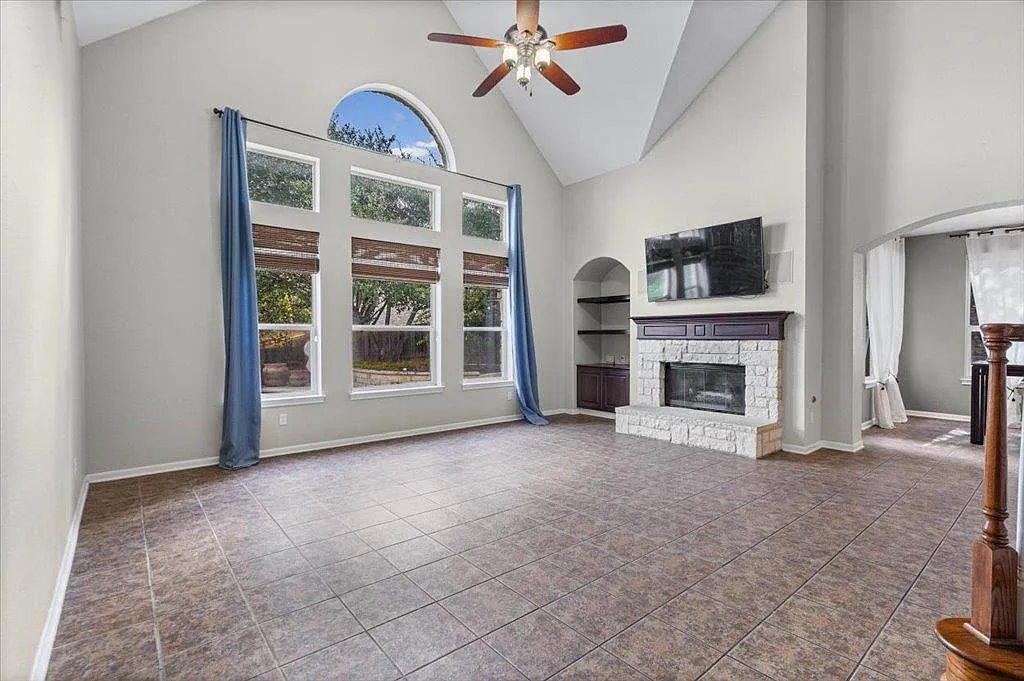 5 bed, 3.5 bath, 3824 sqft, $5,700 — Photo 4