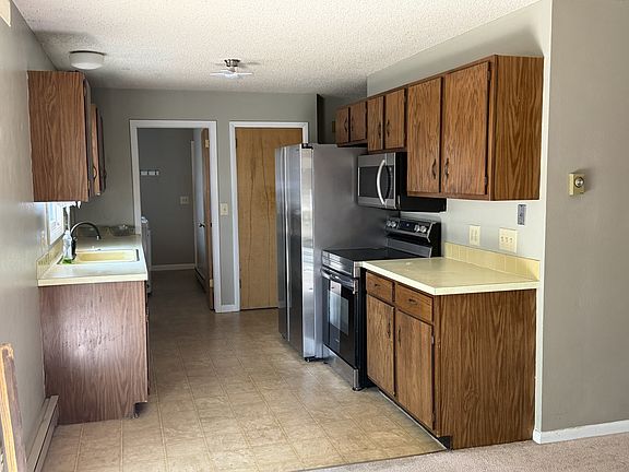 3rd image of 414 1st St #A