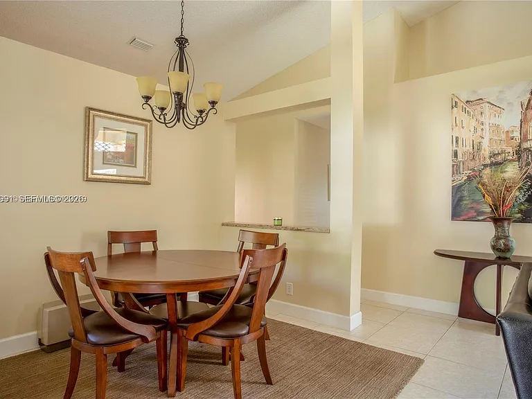 614 Stanton Ln — Photo 6