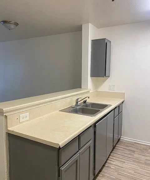 1011 W 91st St #3 — Photo 2