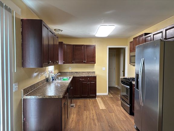 3rd image of 1207 Carrington Cres S