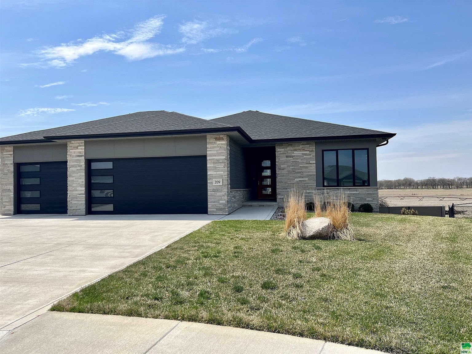 209 S Canterbury Cir, North Sioux City, SD 57049 Zillow