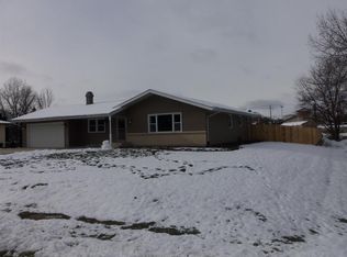 969 Aura Dr, Rockford, IL 61108