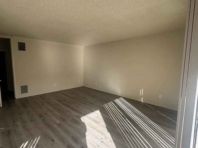 831 E Windsor Rd #8 — Photo 7