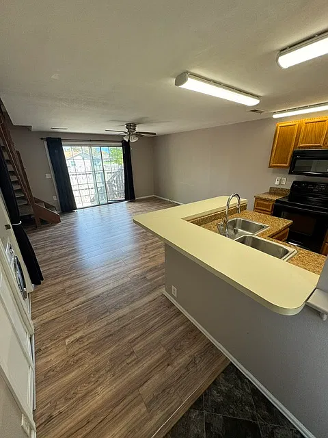 2 bed, 1.5 bath, 864 sqft, $1,500 — Photo 2