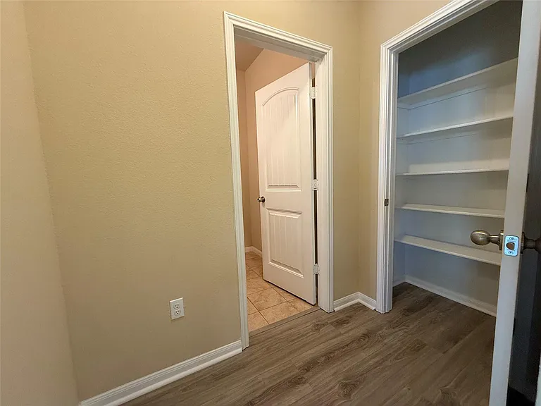 503 Libani Ln — Photo 7