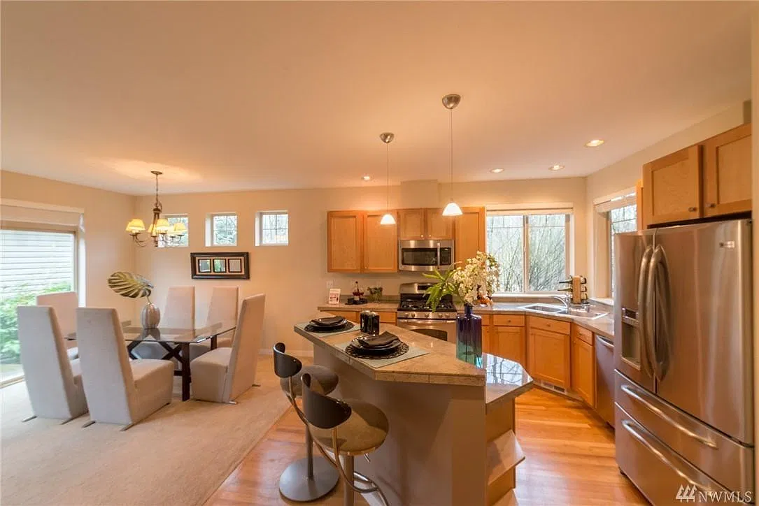 3 bed, 2.5 bath, 1750 sqft, $3,650 — Photo 2