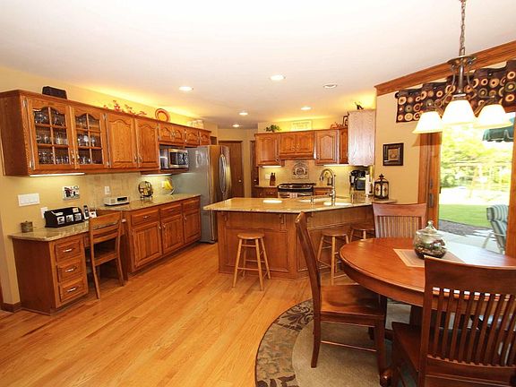 3rd image of W72N382 Cedar Pointe Ave