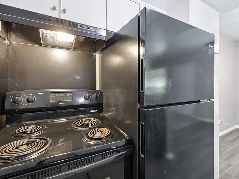 Premier Gardens Apartments — Photo 37