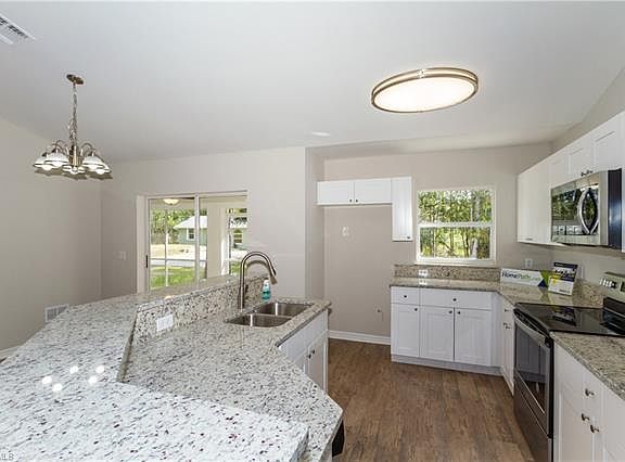 4th image of 2530 50th Ave NE