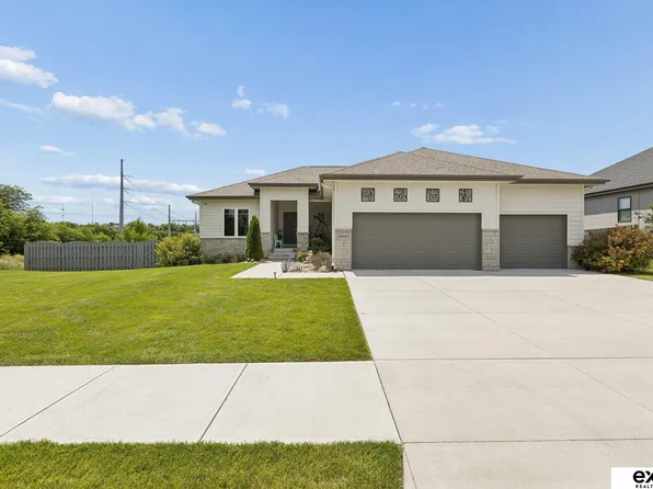 18501 Patrick Ave, Elkhorn, NE 68022