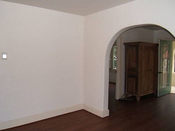 4th image of 2407 Oswego St