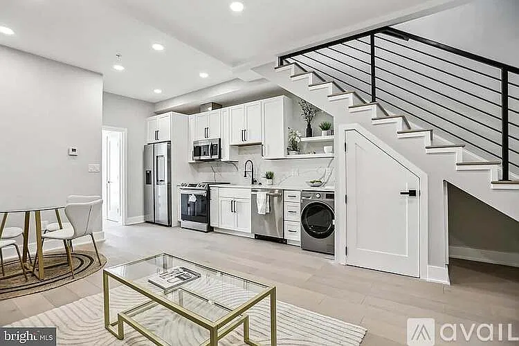 3 bed, 1200 sqft, $4,500 — Photo 1