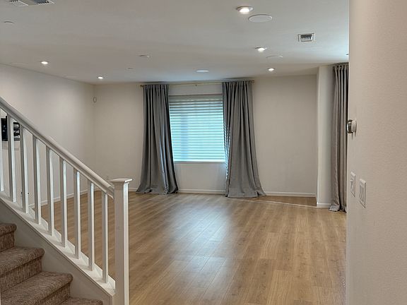 2nd image of 1580 Blue Moon Ln
