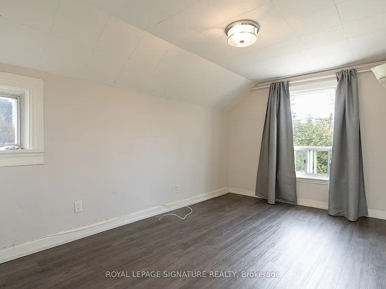 52 Wellington St W #UPPER — Photo 9