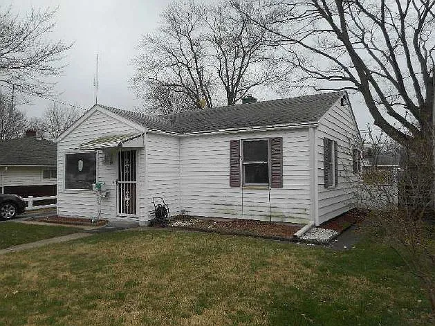 224 Hopkins St photo 1