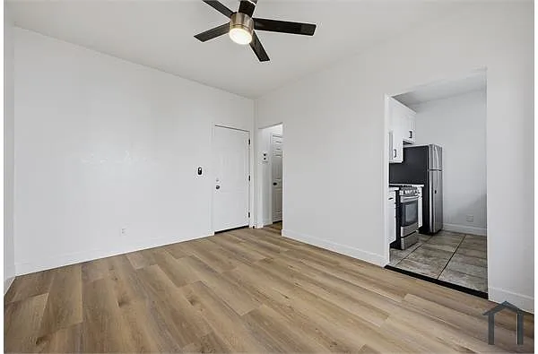 Building Photo - 719 W 47th St #2